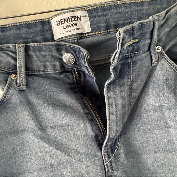 Levi’s Mid Rise Skinny Jeans Distressed Denizen Crop Short Sz 14 Light/med Wash - Picture 5 of 13